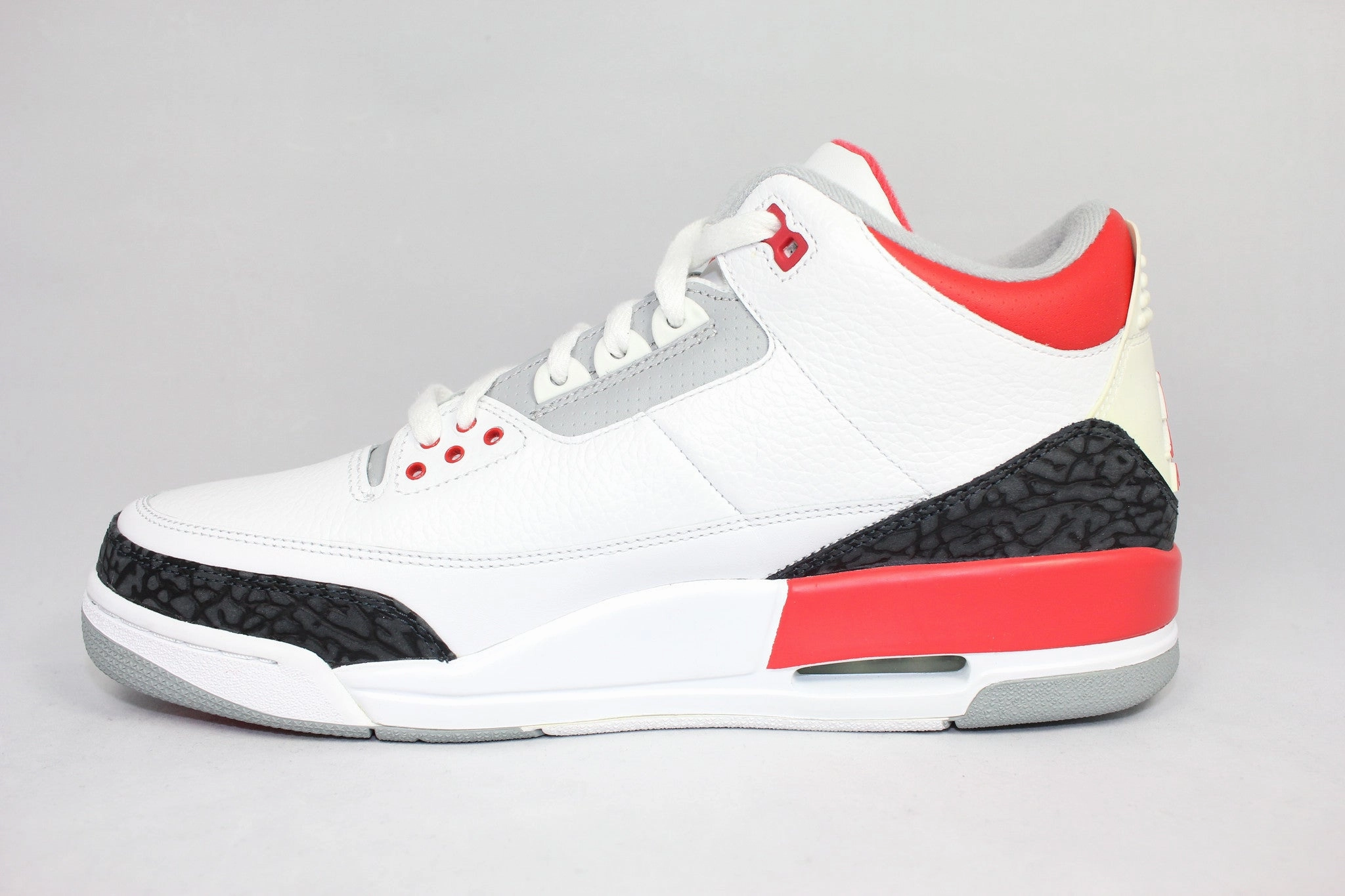 Air Jordan 3 Retro 'Fire Red' 2007 SKU 136064 161 - Authentic - New in Box