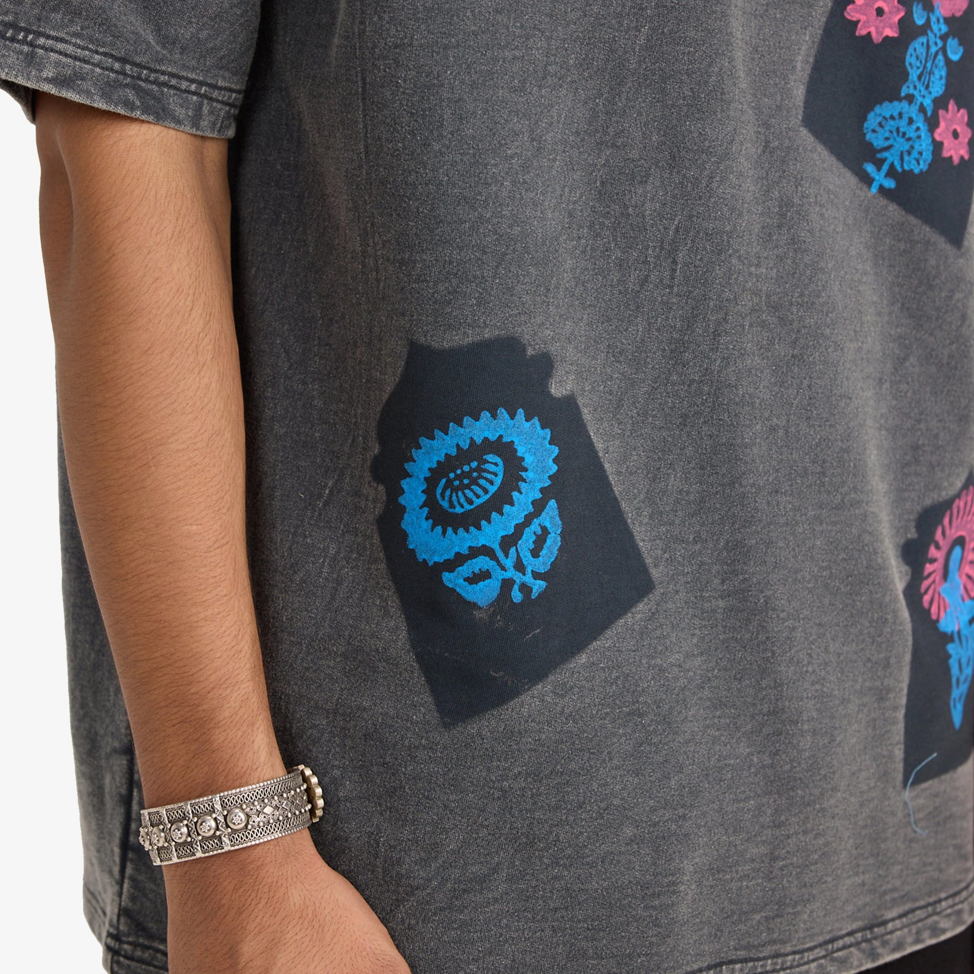 F A R A K | JAROKHA BLOCK PRINT T-SHIRT { GREY/GREY